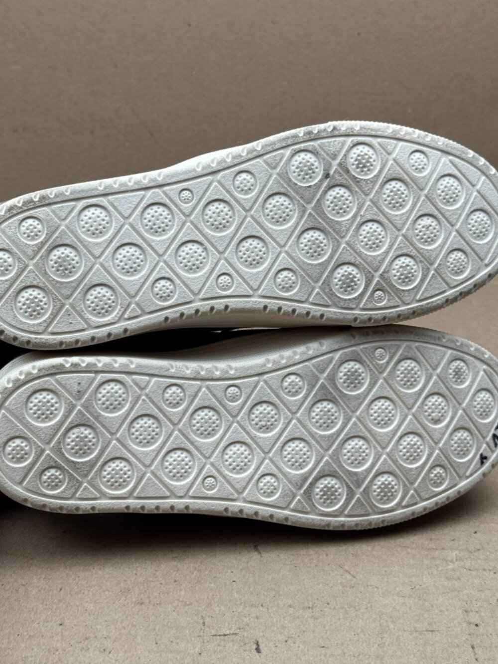 Blowfish Malibu Women’s Gray Canvas Embroidered Sneakers Size 7M EUR 37.5 - Picture 7 of 8